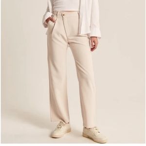 Abercrombie & Fitch Criss Cross Waist Trouser (short)